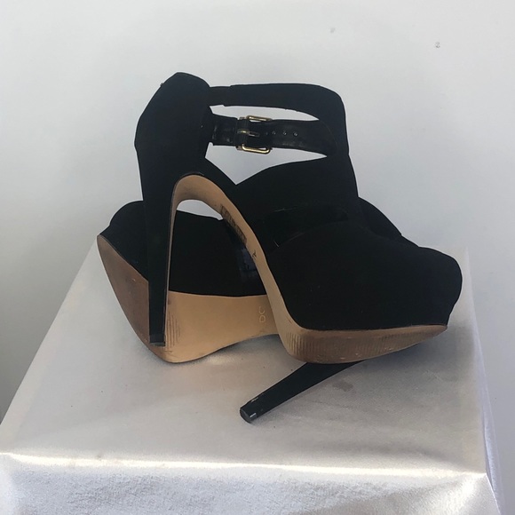 Aldo Tirevia Black and Gold Heels - Picture 6 of 6